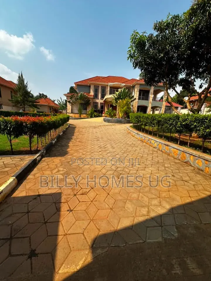 7bdrm Mansion in Kira for sale in Kira