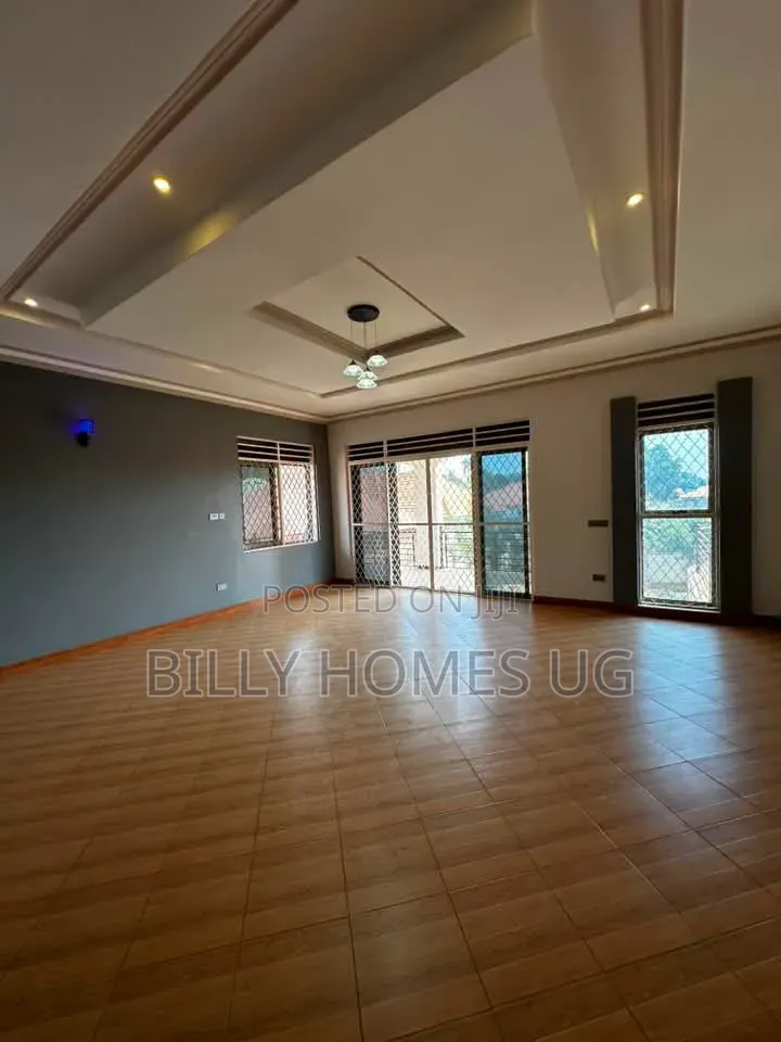 7bdrm Mansion in Kira for sale in Kira