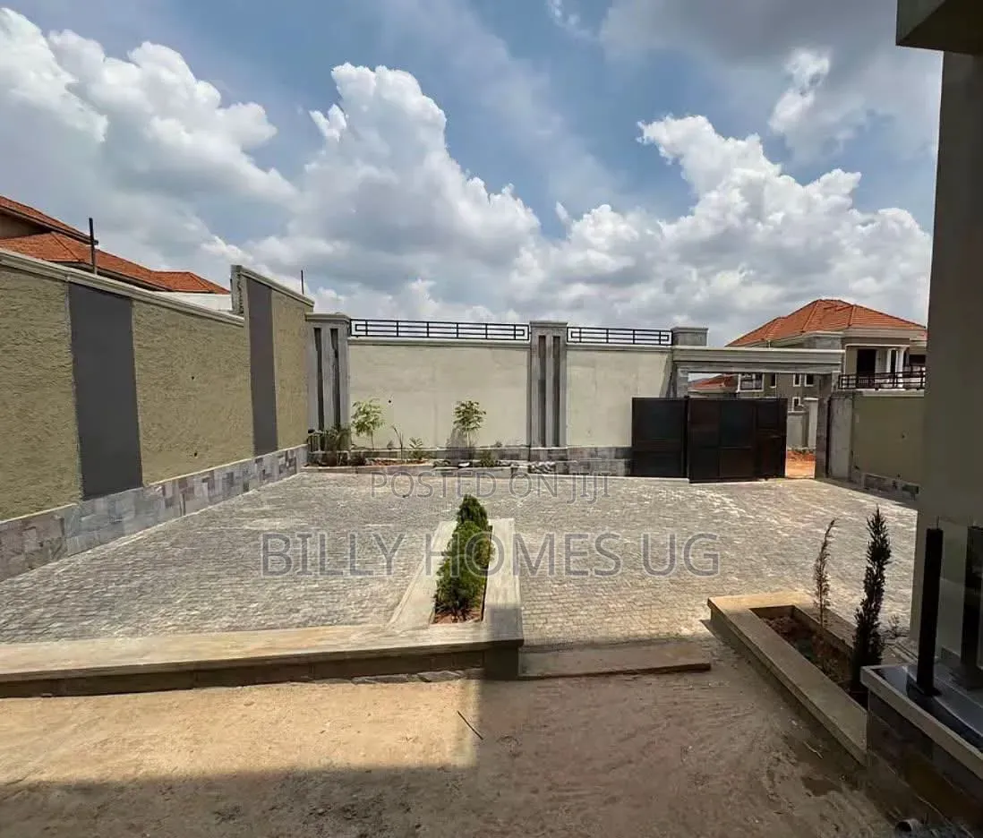 4bdrm Villa in Ssabagabo-Makindye for sale in Ssabagabo-Makindye