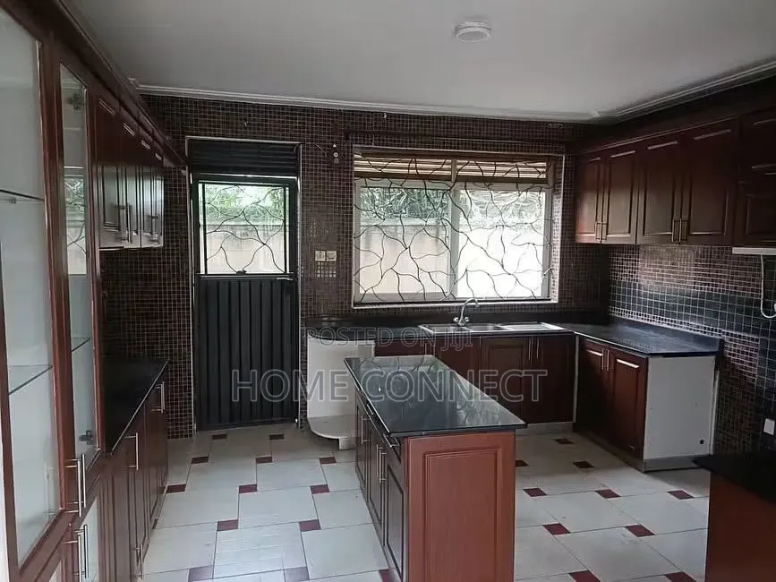 5bdrm Duplex in Luzira Kabalega , Central Division for rent in Central Division