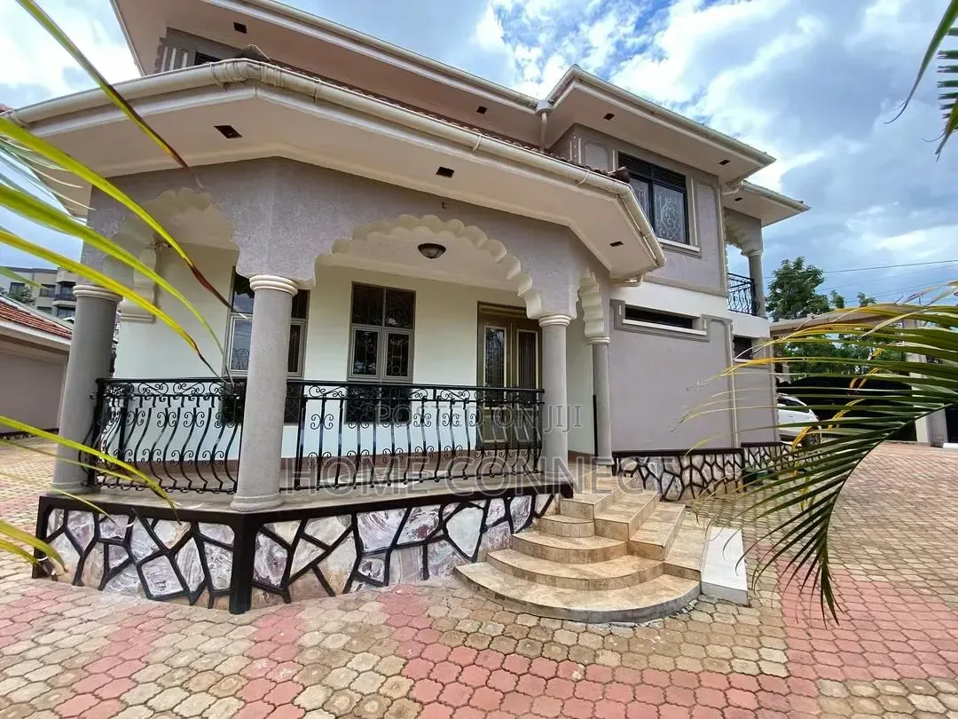 5bdrm Duplex in Mutungo Hill, Central Division for rent in Central Division