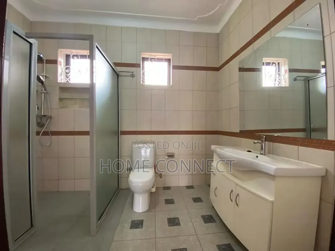 5bdrm Duplex in Mutungo Hill, Central Division for rent in Central Division
