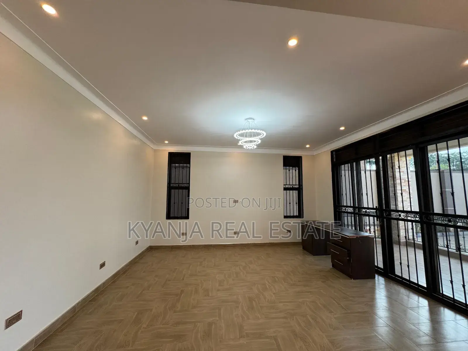6bdrm Duplex in Kyanja Estates, Kawempe for sale in Kawempe