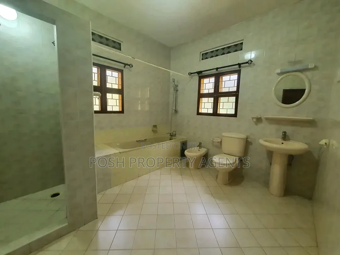 4bdrm Bungalow in Naguru, Central Division for rent in Central Division