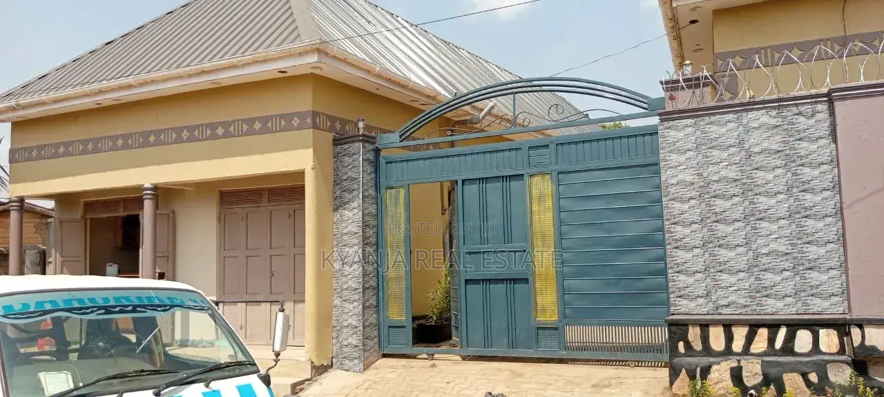 10bdrm Room & Parlour in Kasubi Estates, Kawempe for sale in Kawempe