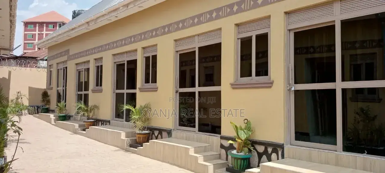 10bdrm Room & Parlour in Kasubi Estates, Kawempe for sale in Kawempe