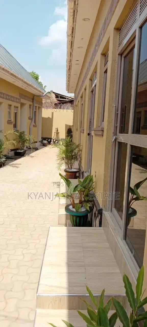 10bdrm Room & Parlour in Kasubi Estates, Kawempe for sale in Kawempe