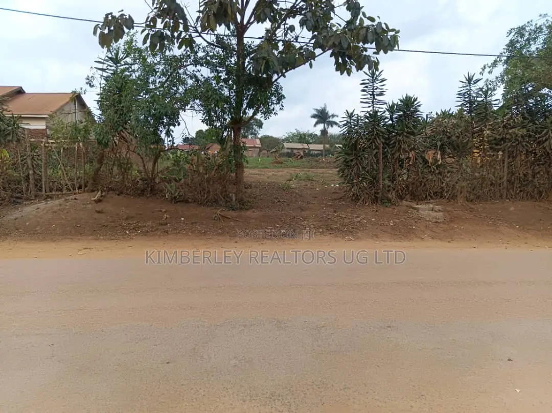 Commercial Prime Land – Quick Sale! in Seeta-Namuganga