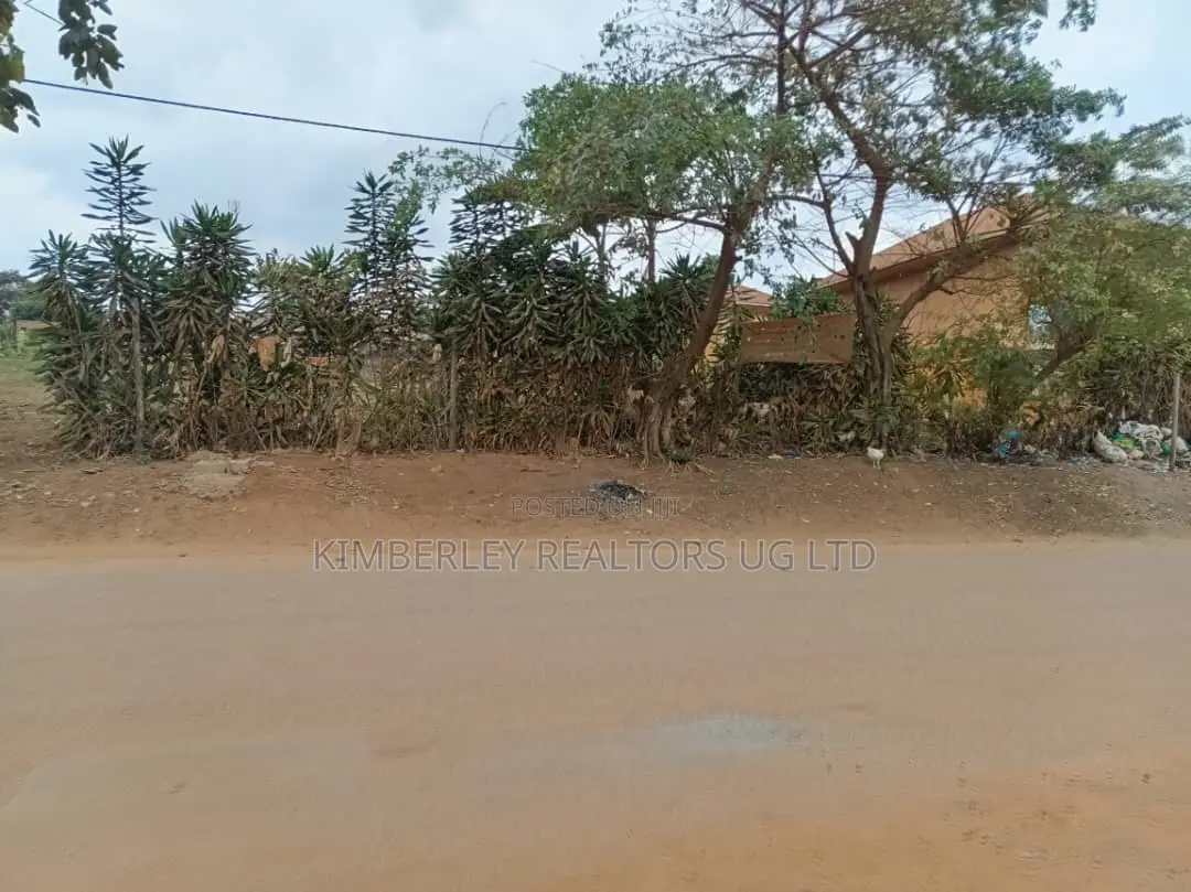 Commercial Prime Land – Quick Sale! in Seeta-Namuganga
