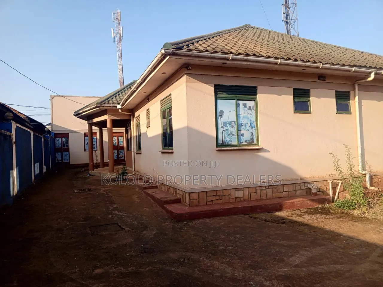 8bdrm Bungalow in Bweyogere Bukasa, Central Division for rent in Central Division