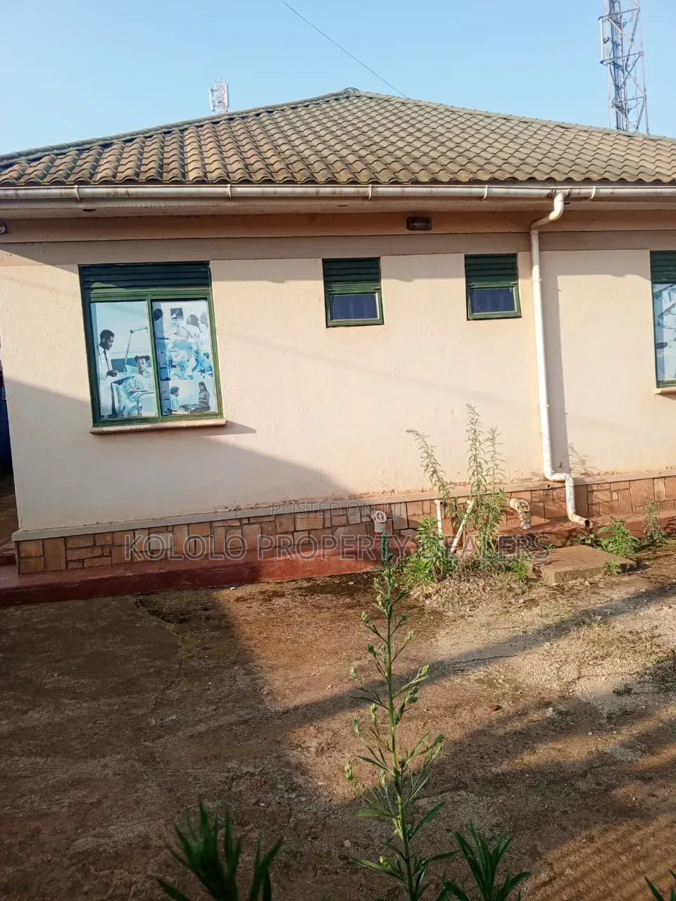 8bdrm Bungalow in Bweyogere Bukasa, Central Division for rent in Central Division