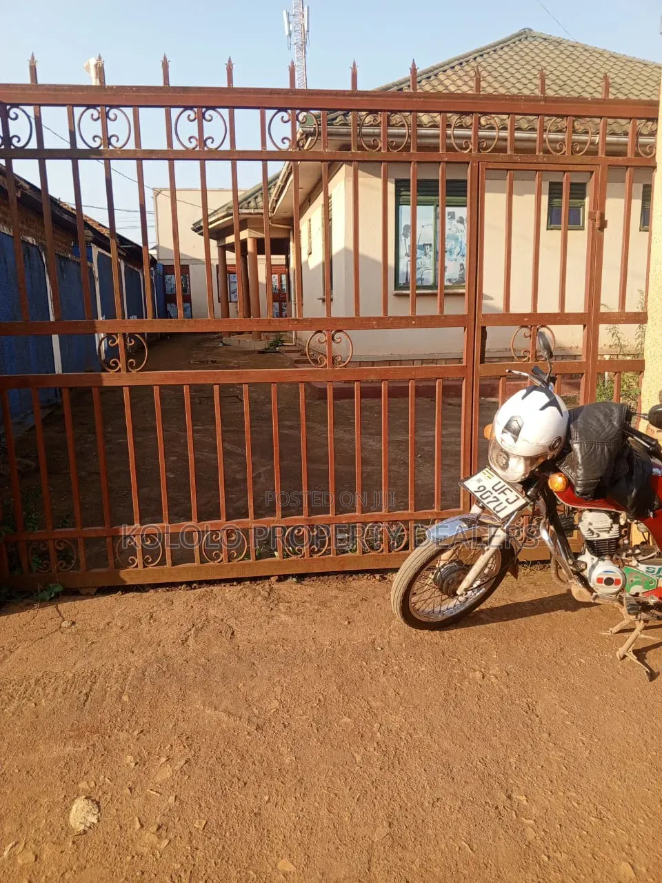 8bdrm Bungalow in Bweyogere Bukasa, Central Division for rent in Central Division