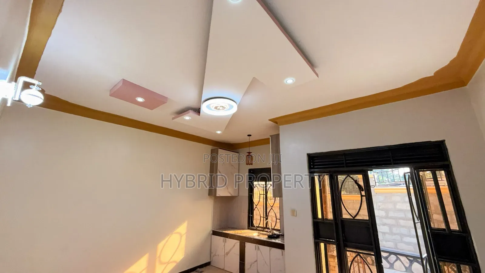 5bdrm Apartment in Serinya~Wakiso Along for sale in Wakiso / Wakiso
