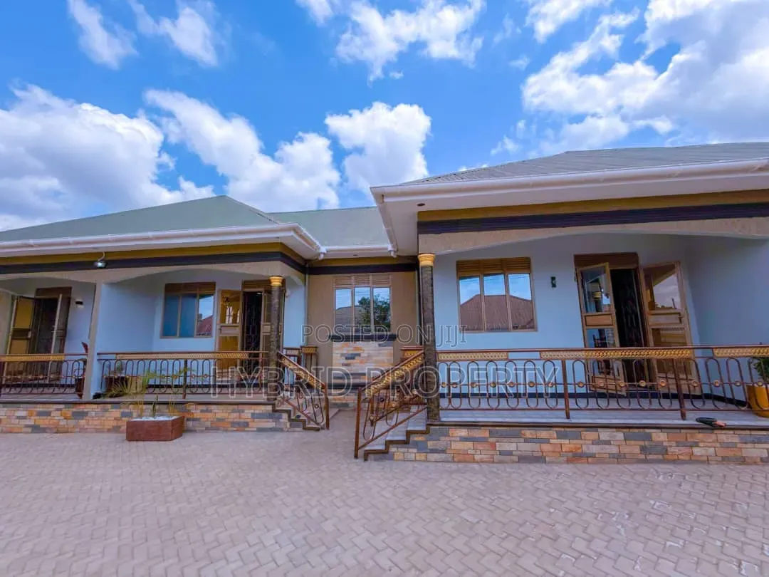 7bdrm Apartment in Wakiso Town Along for sale in Wakiso / Wakiso