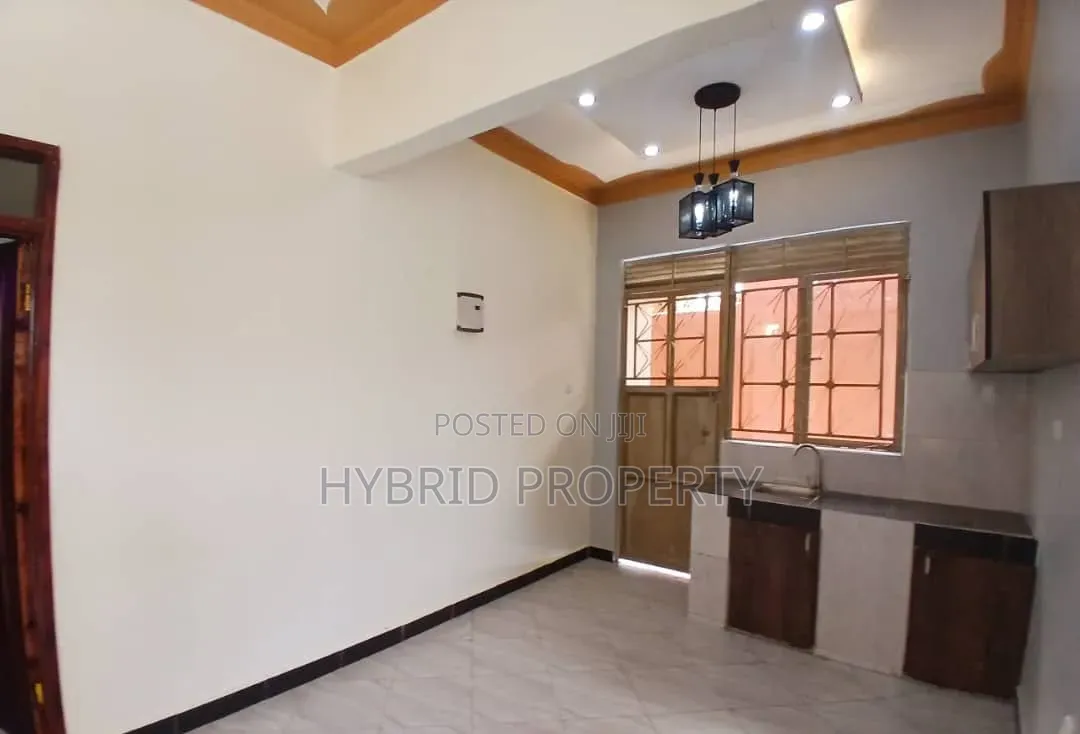 7bdrm Apartment in Wakiso Town Along for sale in Wakiso / Wakiso
