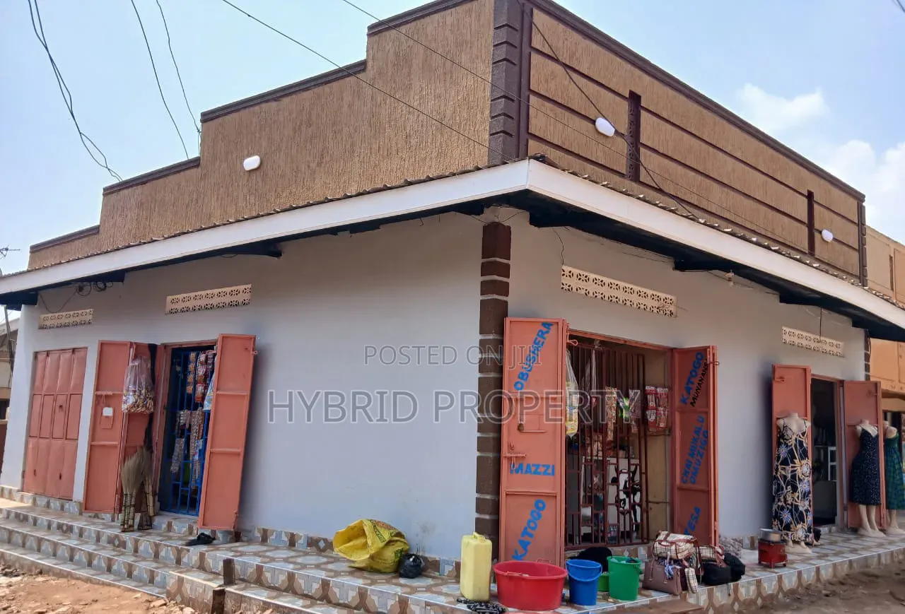 Beautiful Brilliant Shops for Sale in Nansana Along Hoima Road. in Wakiso / Wakiso