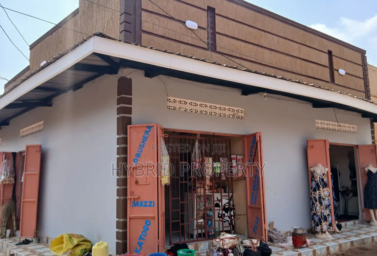 Beautiful Brilliant Shops for Sale in Nansana Along Hoima Road. in Wakiso / Wakiso