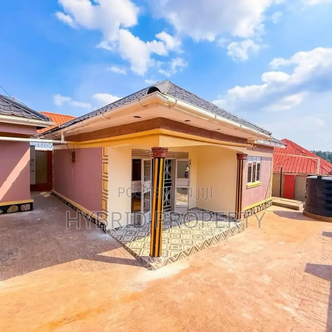 3bdrm House in Nansana Along Hoima for sale in Wakiso / Wakiso