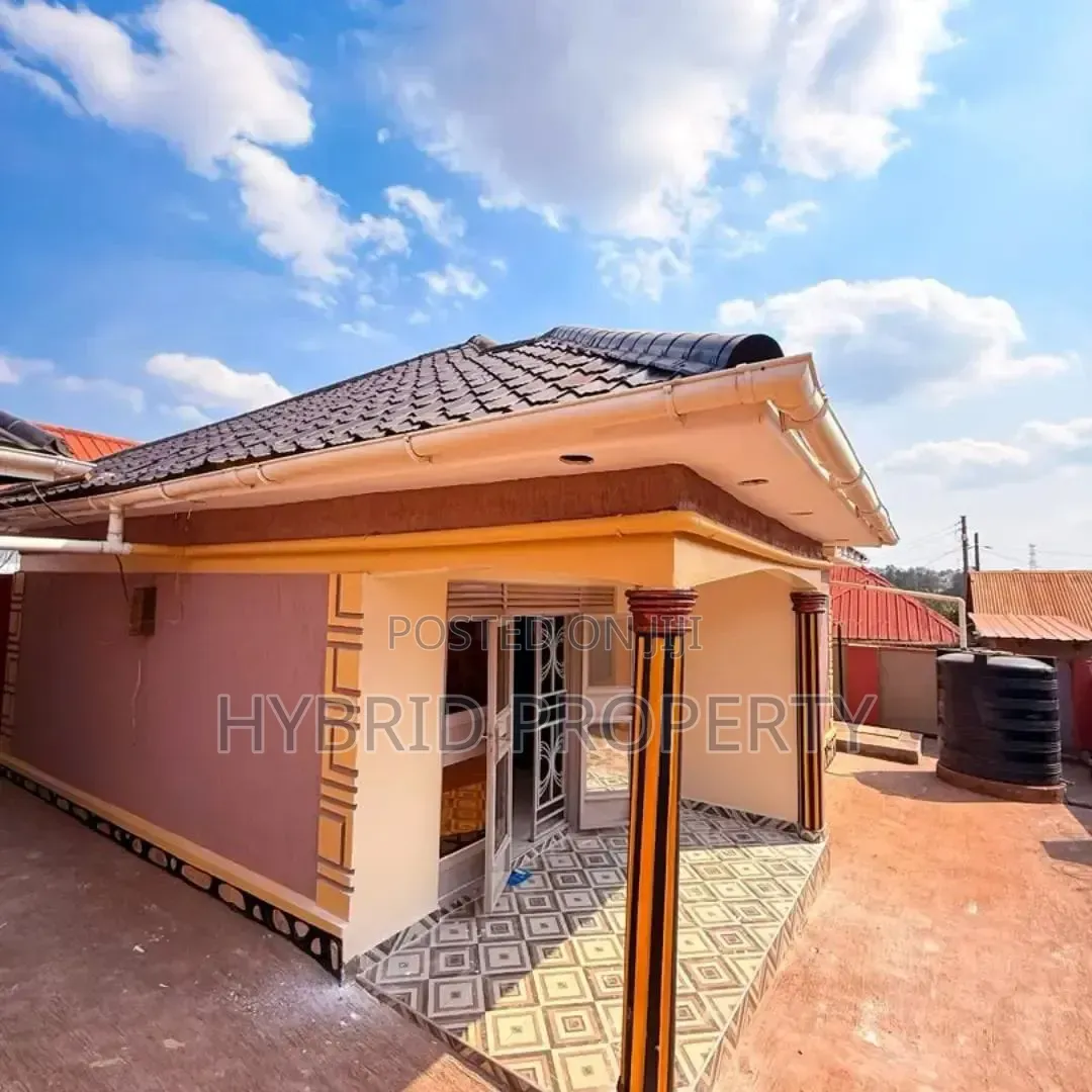 3bdrm House in Nansana Along Hoima for sale in Wakiso / Wakiso