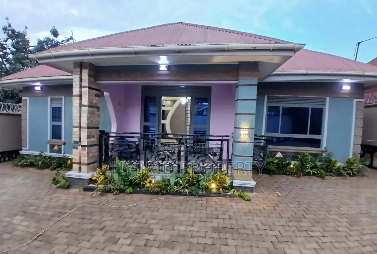 4bdrm House in Nansana Along Hoima for sale in Wakiso / Wakiso