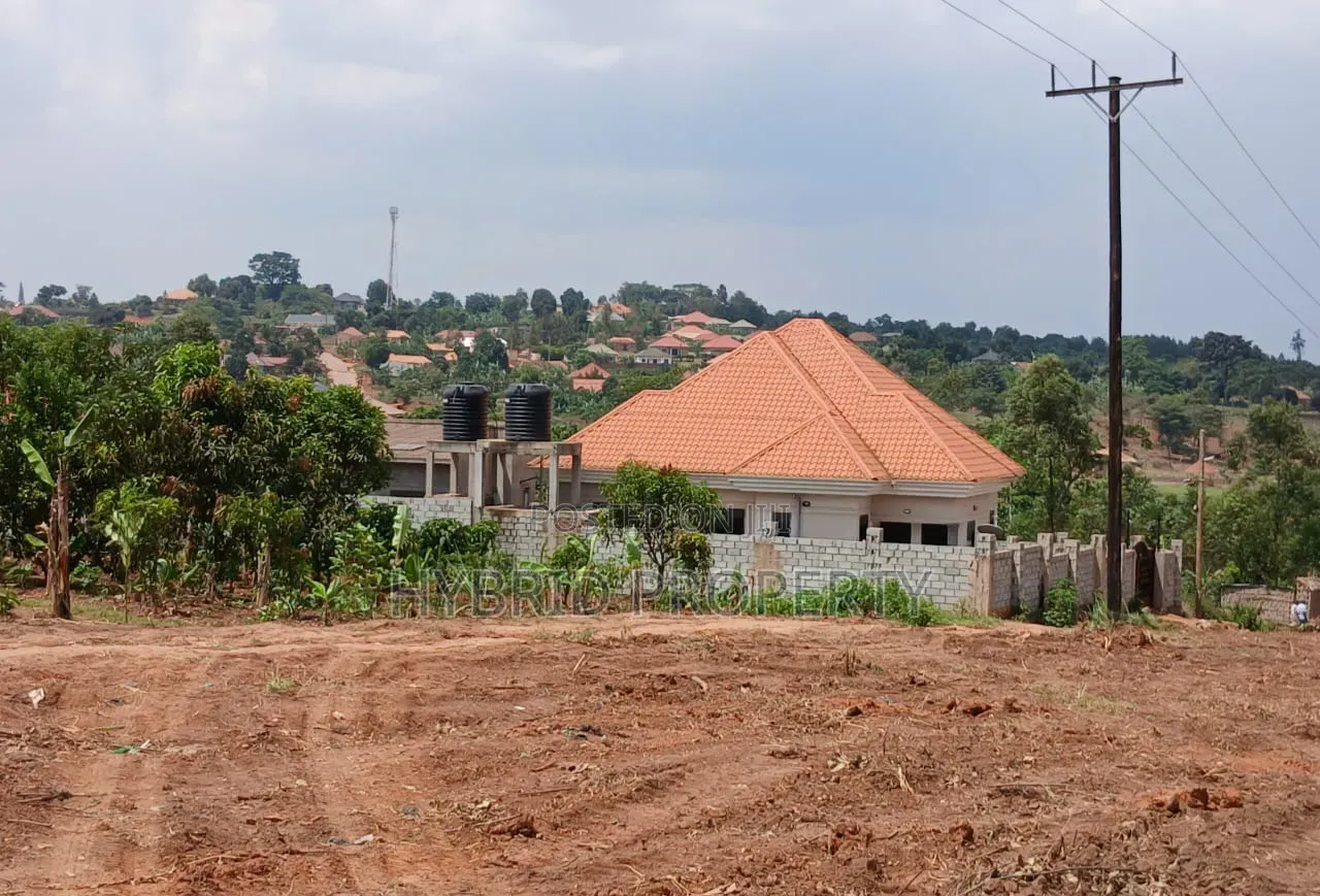 Prime Plots for Sale at Namusera~Wakiso Diplomatic Estate~Hoima Road. in Wakiso / Wakiso