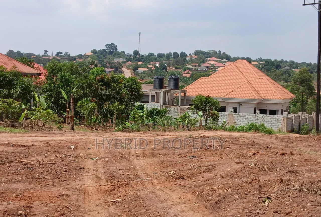 Prime Plots for Sale at Namusera~Wakiso Diplomatic Estate~Hoima Road. in Wakiso / Wakiso