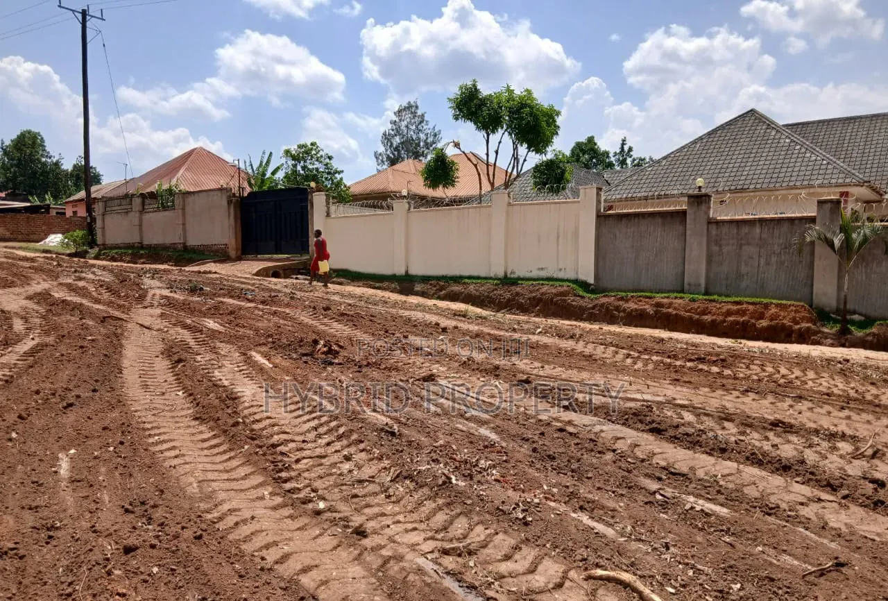 Prime Plots for Sale at Namusera~Wakiso Diplomatic Estate~Hoima Road. in Wakiso / Wakiso