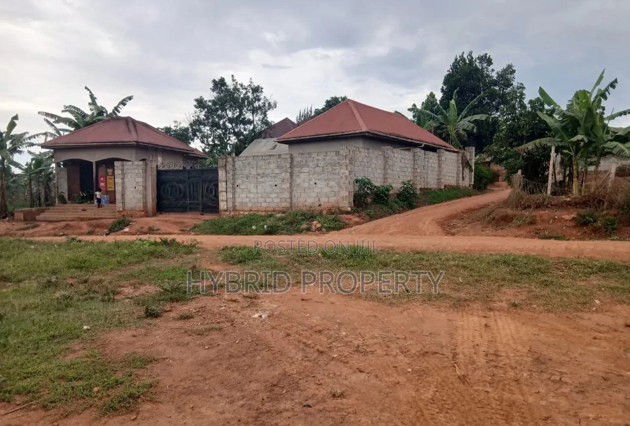 Prime Plots for Sale at Namusera~Wakiso Tarmac View Divine Land Estate in Wakiso / Wakiso