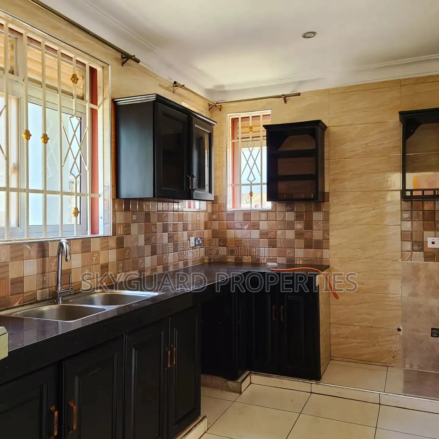 4bdrm Villa in Muyenga, Central Division for rent in Central Division