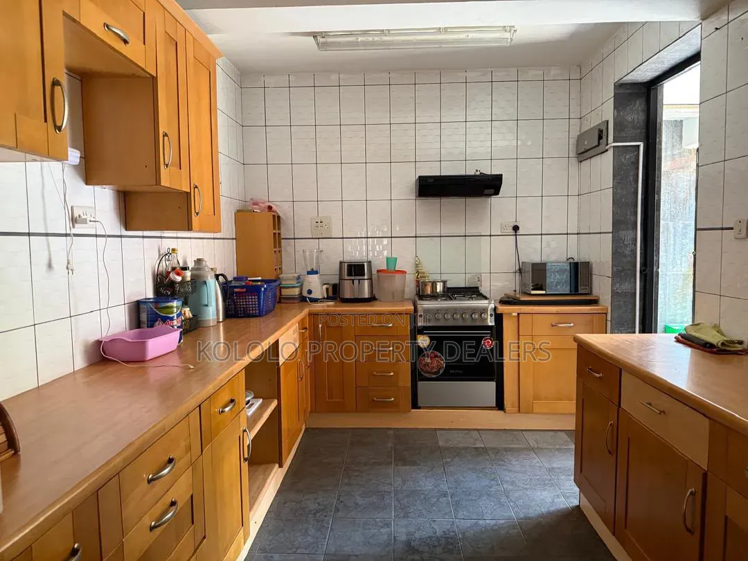 Furnished 4bdrm Townhouse / Terrace in Kololo, Central Division in Central Division
