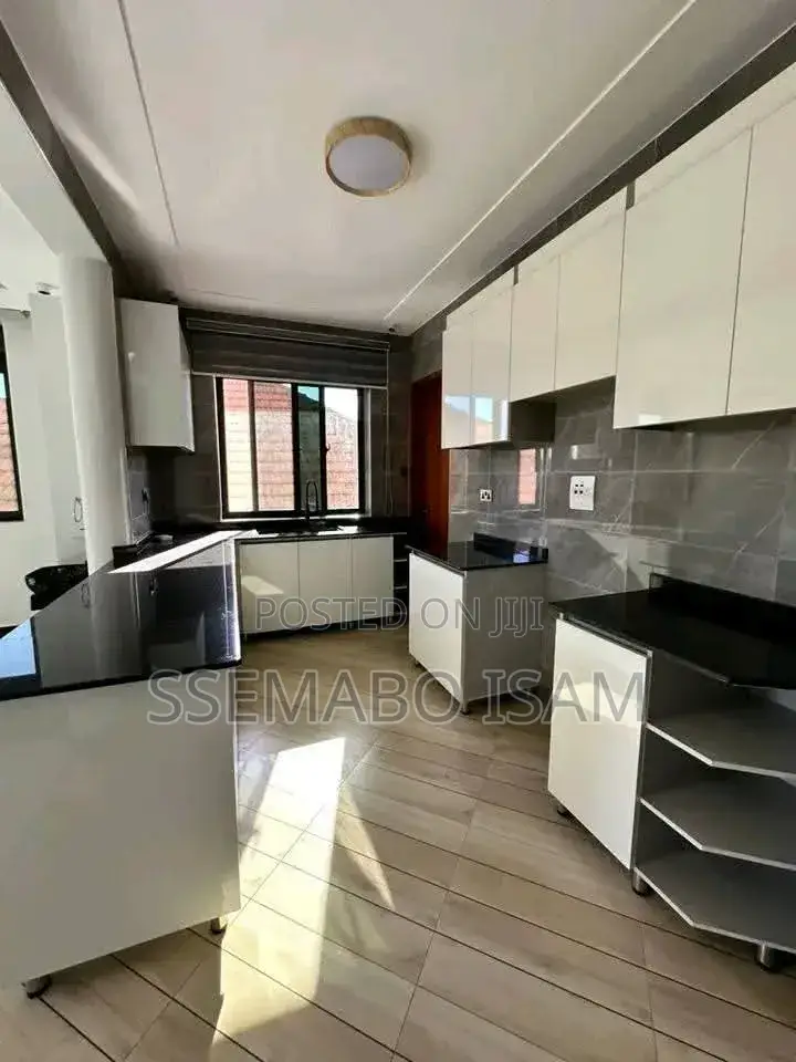 2bdrm House in Kisaasi, Central Division for rent in Central Division
