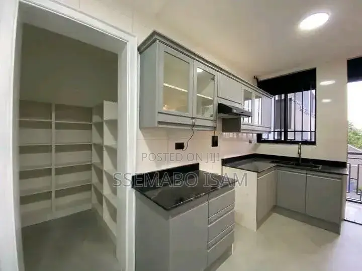 2bdrm House in Kisaasi, Central Division for rent in Central Division