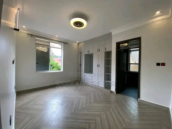 2bdrm House in Kisaasi, Central Division for rent in Central Division