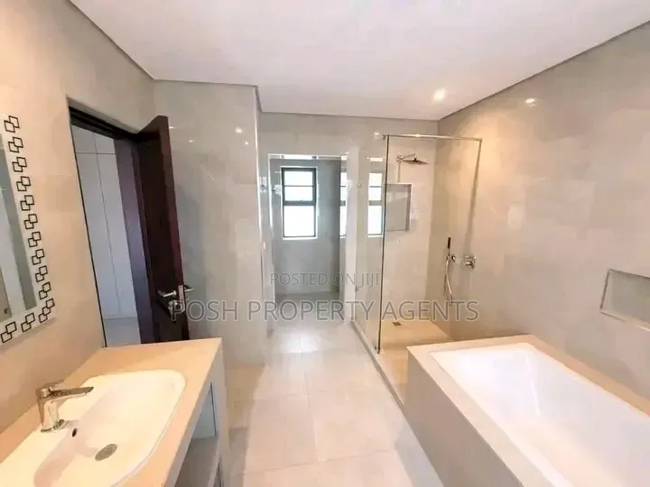 5bdrm Duplex in Munyonyo, Central Division for sale in Central Division