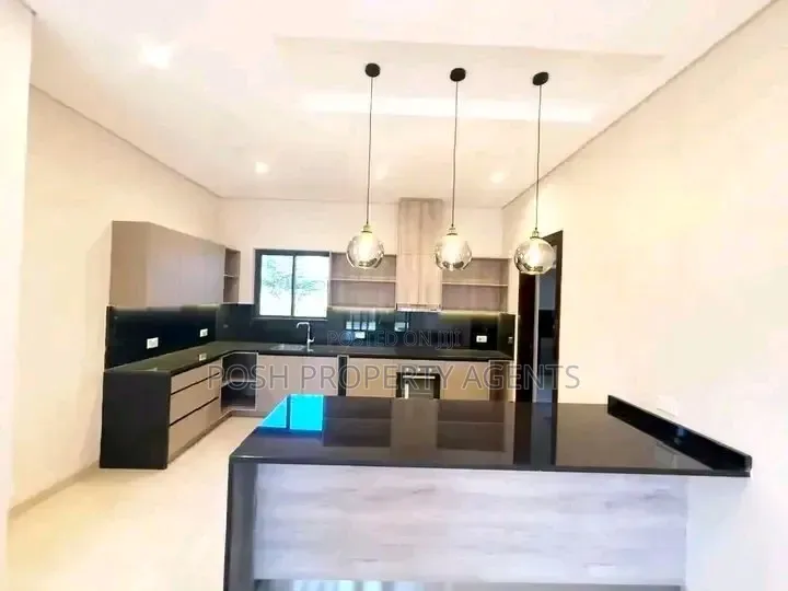 5bdrm Duplex in Munyonyo, Central Division for sale in Central Division