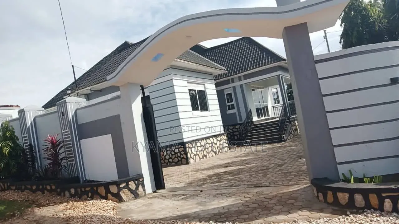 5bdrm Bungalow in Kabubu Estates, Kira for sale in Kira