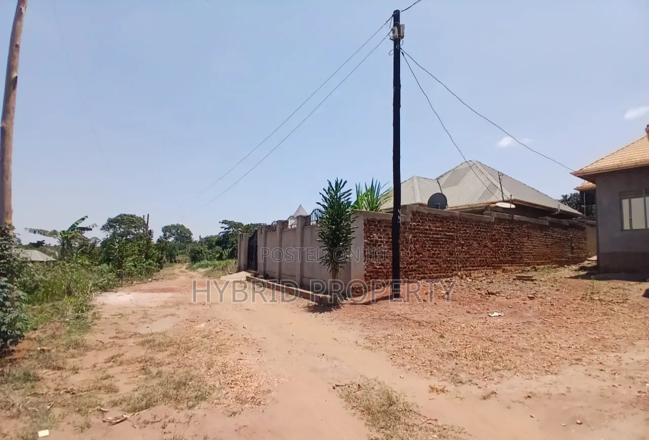 Prime Plot for Sale at Wakiso~Buyera Town~Hoima Rd [Wakiso District] X in Wakiso / Wakiso