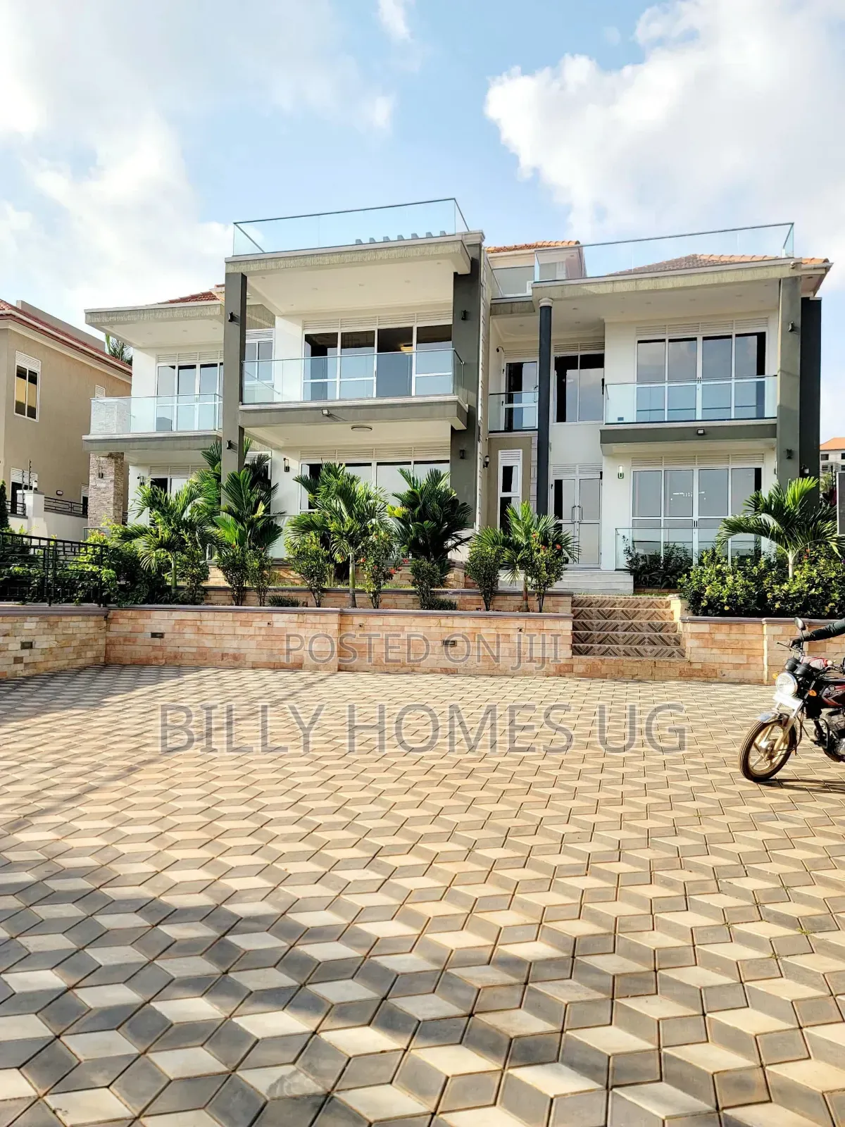 5bdrm Villa in Ssabagabo-Makindye for sale in Ssabagabo-Makindye