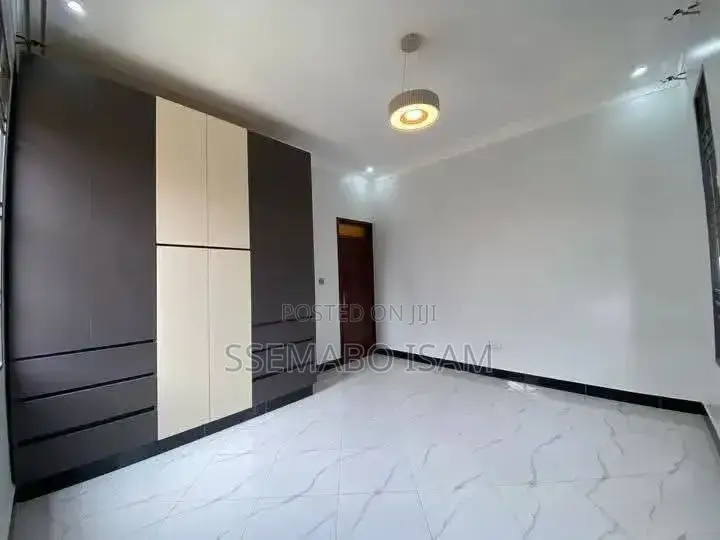 2bdrm House in Kisaasi, Central Division for rent in Central Division