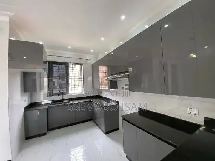 2bdrm House in Kisaasi, Central Division for rent in Central Division