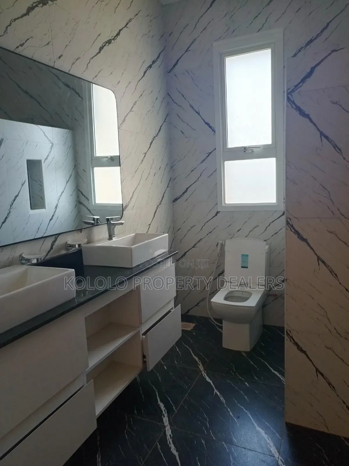 3bdrm Apartment in Kololo, Central Division for sale in Central Division
