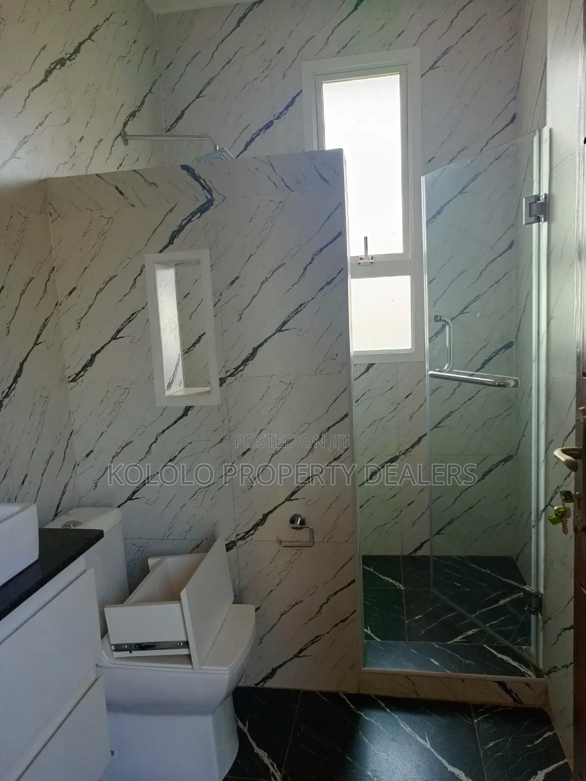 3bdrm Apartment in Kololo, Central Division for sale in Central Division