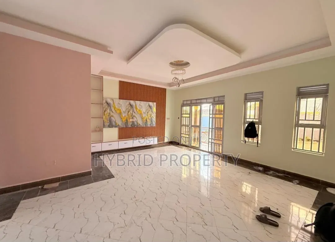 4bdrm House in Nansana Along Hoima for sale in Wakiso / Wakiso