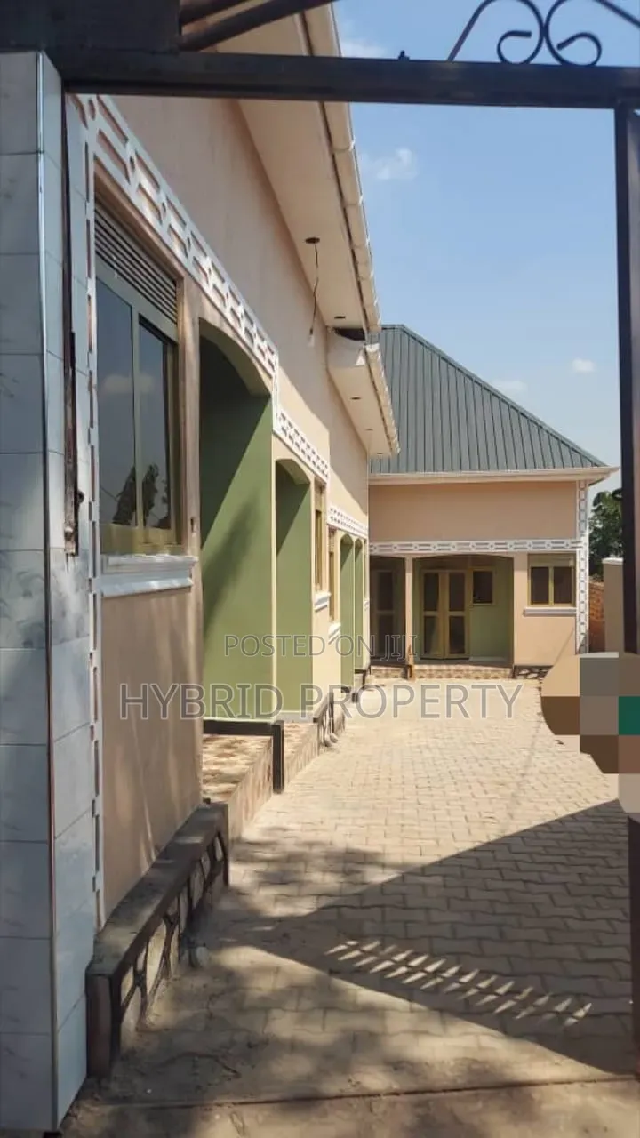 8bdrm Apartment in Namirembe~Mengo, Rubaga for sale in Rubaga