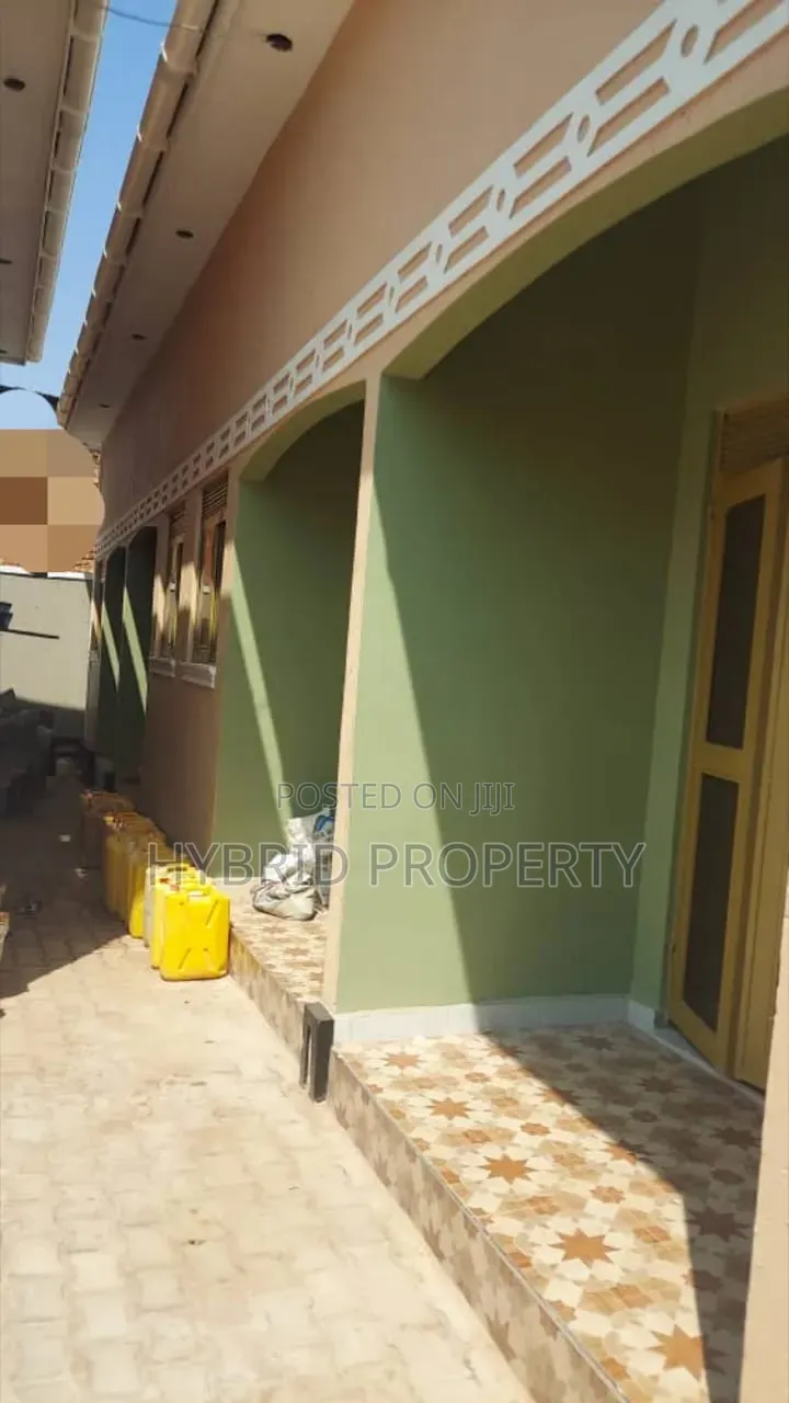 8bdrm Apartment in Namirembe~Mengo, Rubaga for sale in Rubaga