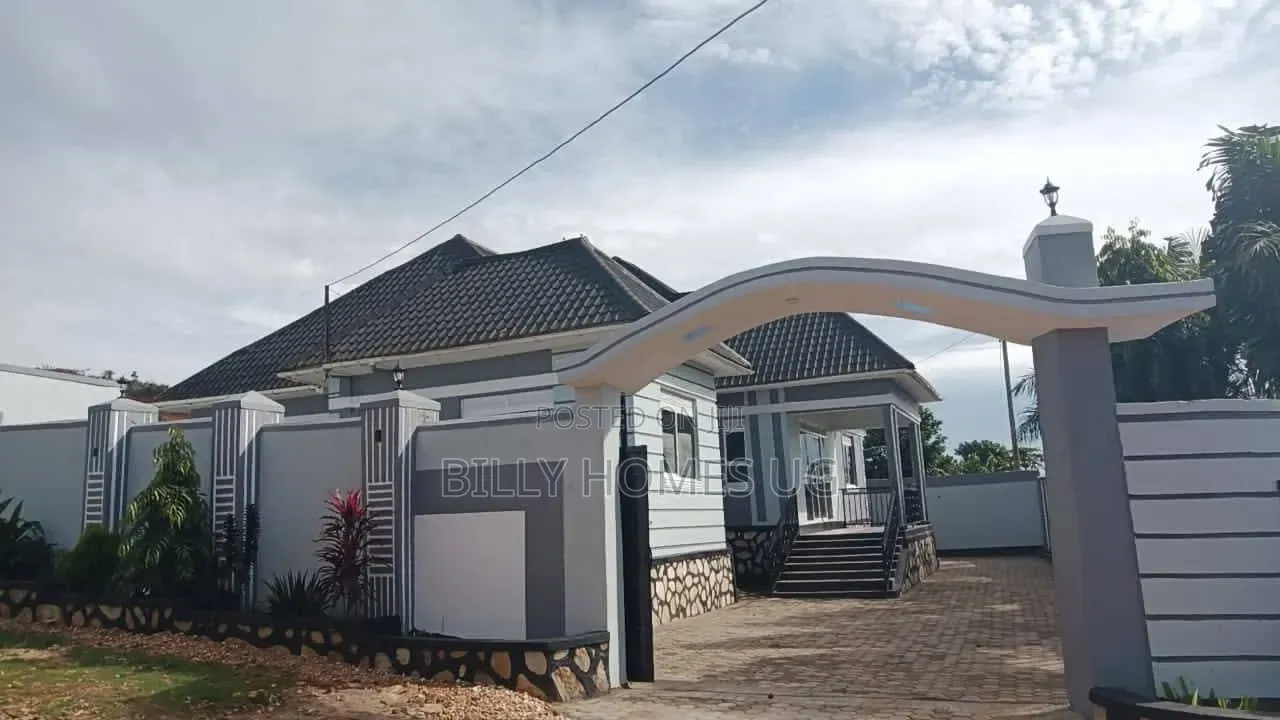 5bdrm Bungalow in Nangabo for sale in Nangabo
