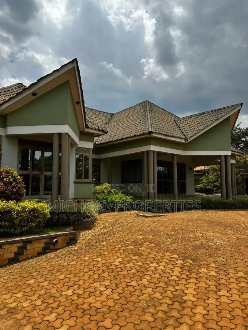 5bdrm House in Matuga Bombo Rd 280M, Kawempe for sale in Kawempe