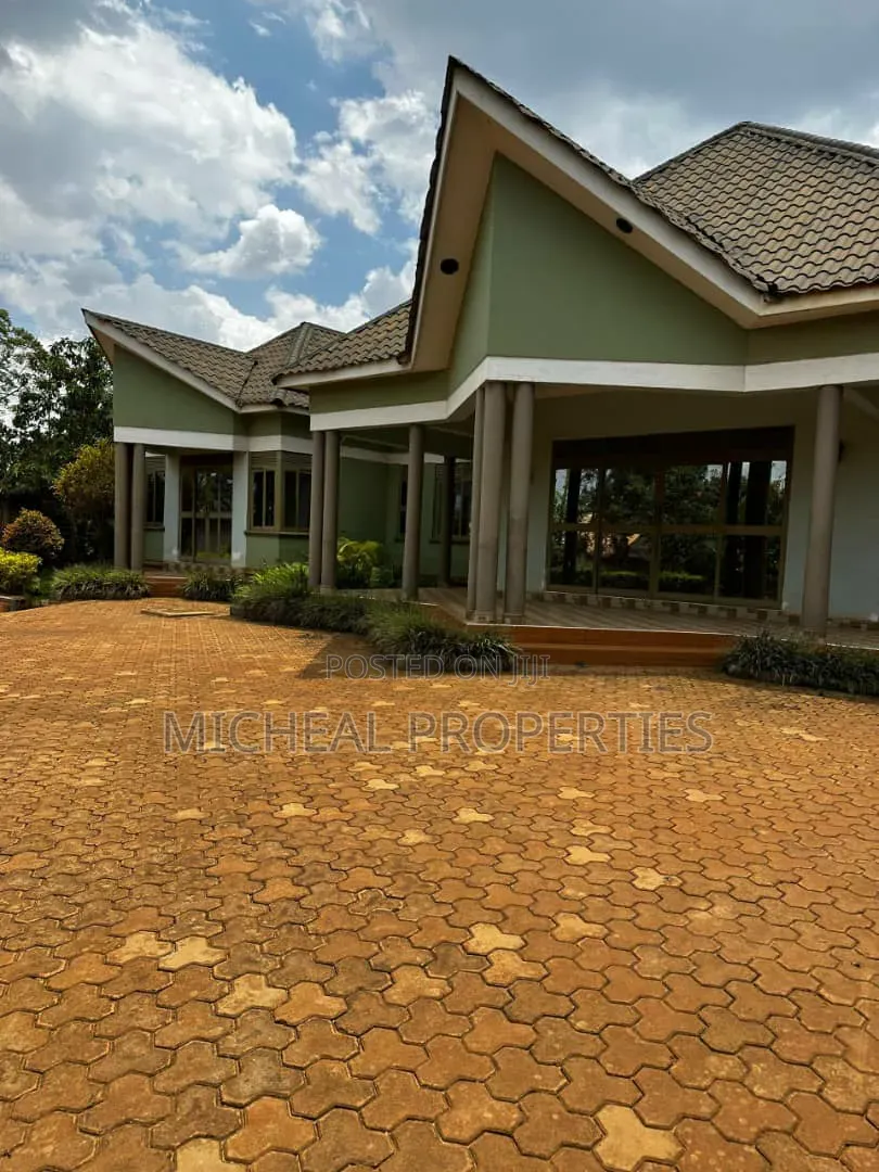 5bdrm House in Matuga Bombo Rd 280M, Kawempe for sale in Kawempe