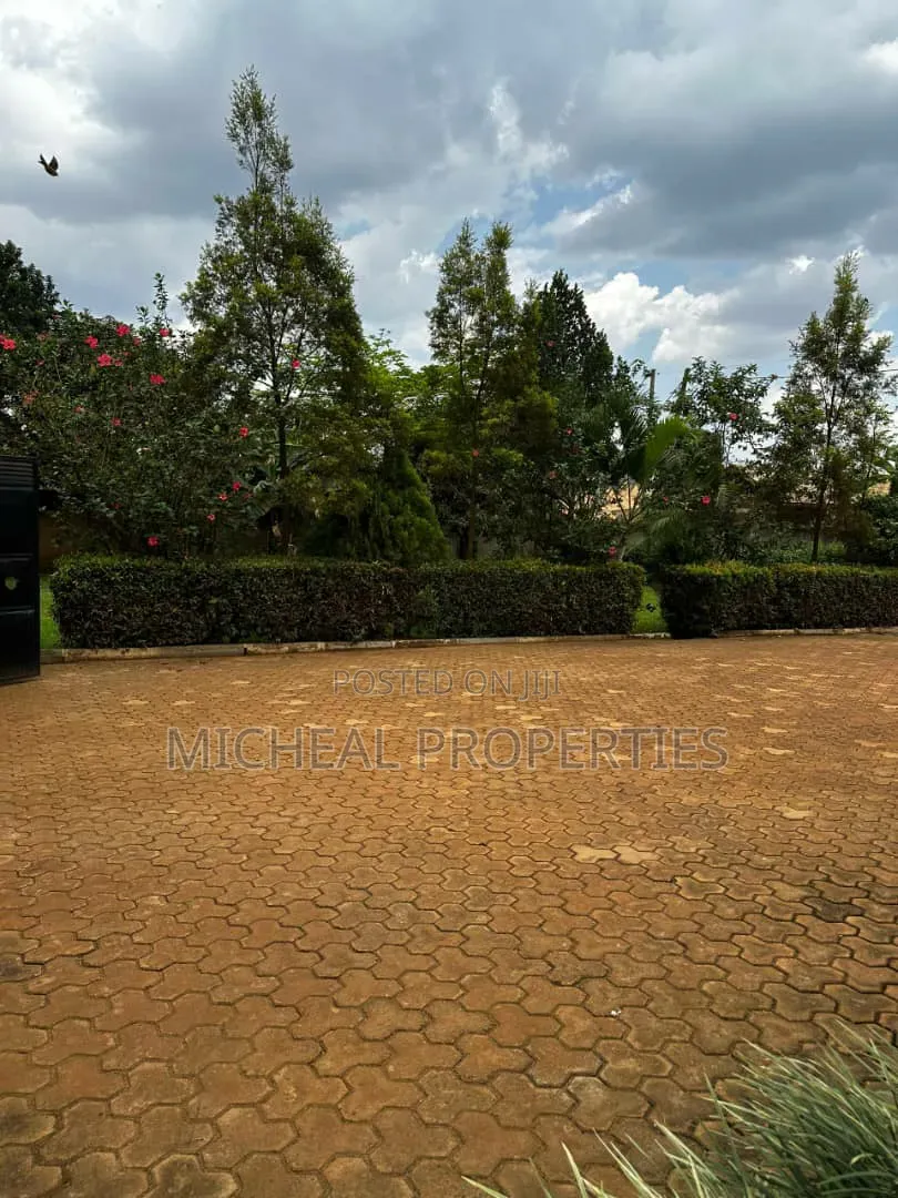 5bdrm House in Matuga Bombo Rd 280M, Kawempe for sale in Kawempe