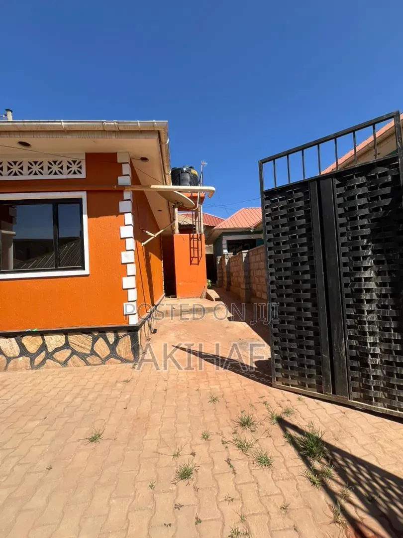 2bdrm House in Ndejje Kanaaba, Makindye for sale in Makindye